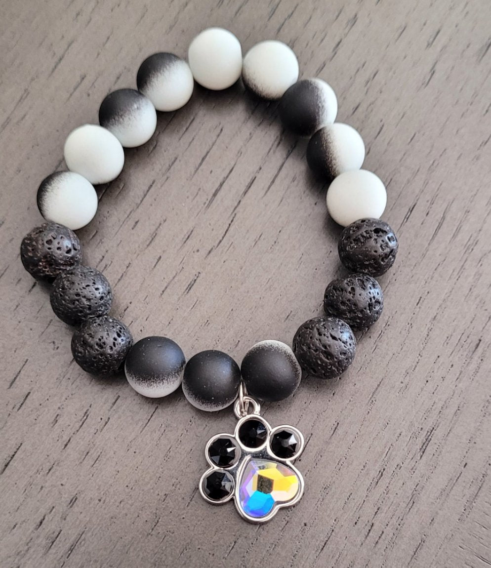 Blk/wht paw charm bracelet