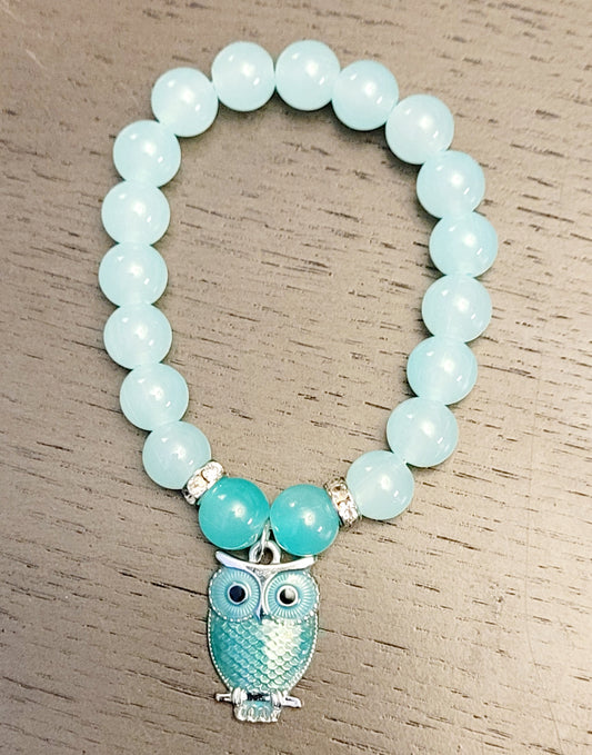 Pretty blue beaded bracelet w/owl charm